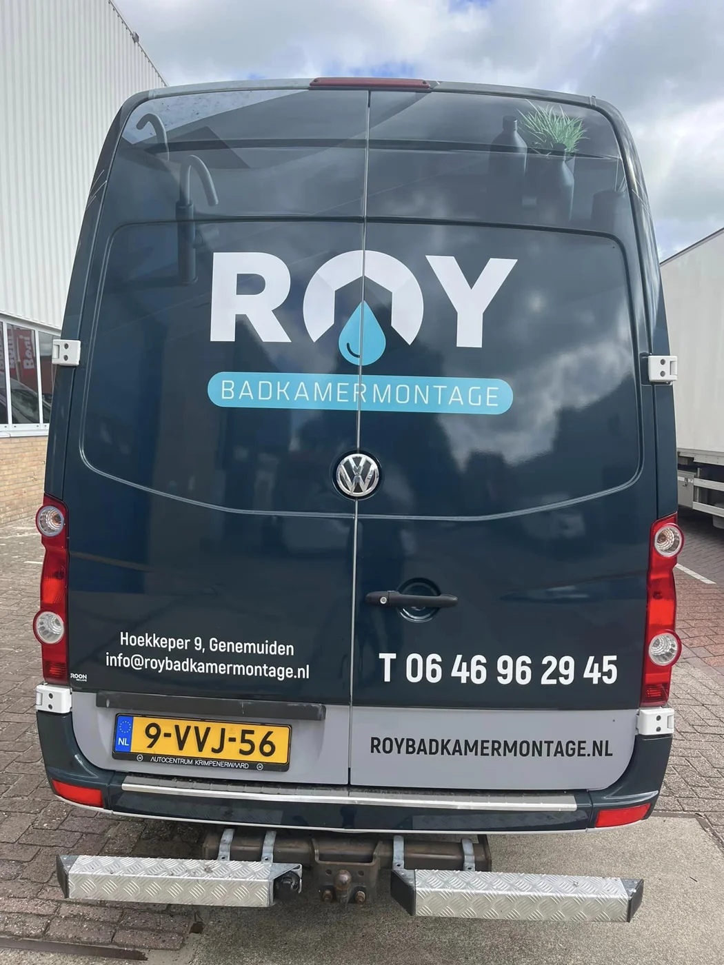 Achterkant van de Roy Crafter met bedrijfslogo